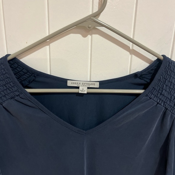 Navy Blue Women's Top Size Small Ruched Sleeve V-Neck EUC Casual - Picture 2 of 3